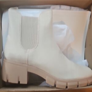 Juliet Holy Cream Suede Chelsea Boots